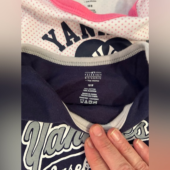 2 Genuine Merchandise Team Athletics New York Yankees onesies 18mos - Picture 5 of 8